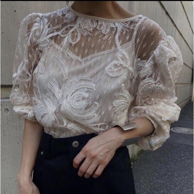 Ameri VINTAGE(アメリヴィンテージ)のUNDRESSED 2WAY FAIRY LACE BLOUSE レディースのトップス(シャツ/ブラウス(長袖/七分))の商品写真