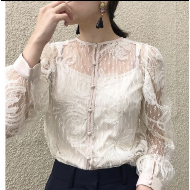 Ameri VINTAGE(アメリヴィンテージ)のUNDRESSED 2WAY FAIRY LACE BLOUSE レディースのトップス(シャツ/ブラウス(長袖/七分))の商品写真