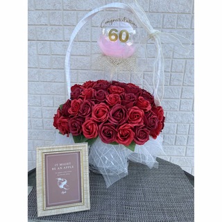 【還暦祝い】フラワーバルーン　60本の赤い薔薇(写真立て付き)(プリザーブドフラワー)