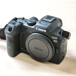 キヤノン(Canon)のCanon キヤノン EOS R7 ボディ ミラーレス一眼 APS-C 高速連写(ミラーレス一眼)