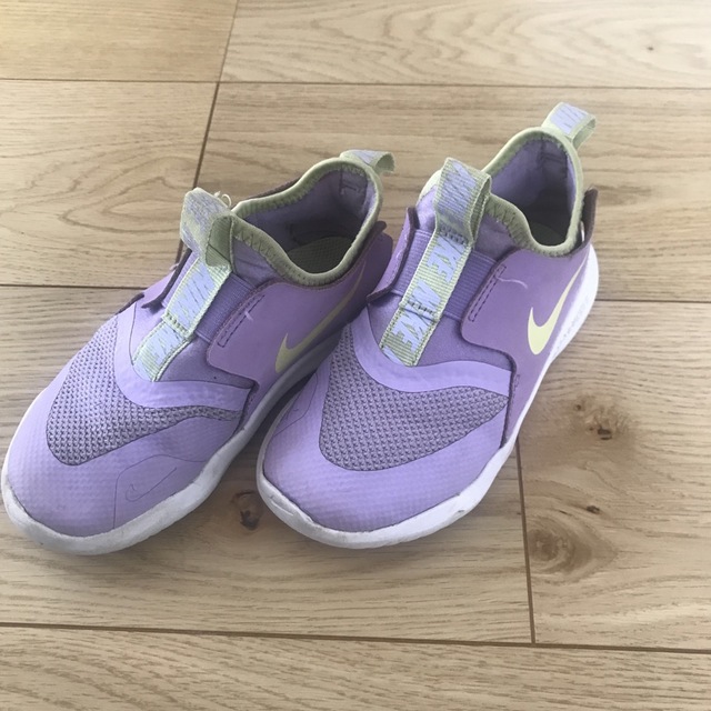 NIKE(ナイキ)のNIKE キッズ/ベビー/マタニティのキッズ靴/シューズ(15cm~)(スニーカー)の商品写真