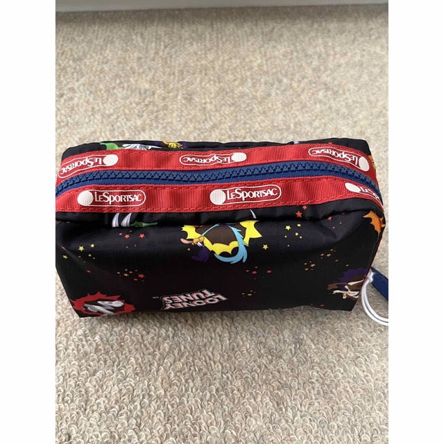 LeSportsac(レスポートサック)の専用です！新品　ルーニーテューンズ　コラボ　レスポートサック　ポーチ レディースのファッション小物(ポーチ)の商品写真