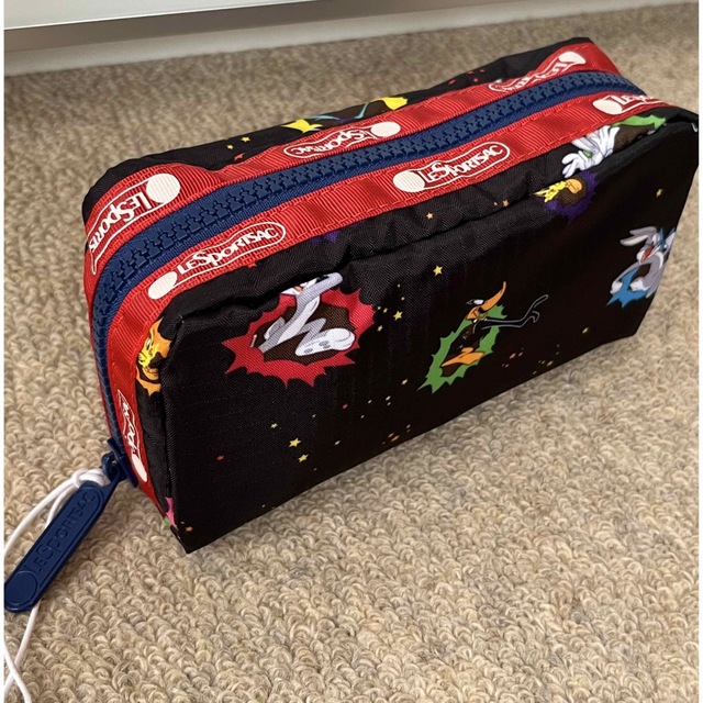 LeSportsac(レスポートサック)の専用です！新品　ルーニーテューンズ　コラボ　レスポートサック　ポーチ レディースのファッション小物(ポーチ)の商品写真