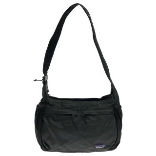 パタゴニア(patagonia)のPATAGONIA パタゴニア １８SS 15L Lightweight Travel Courier 48813 15Lライトウェイトトラベルクーリエ ロゴラベル付きナイロンショルダーバッグ ブラック(ショルダーバッグ)