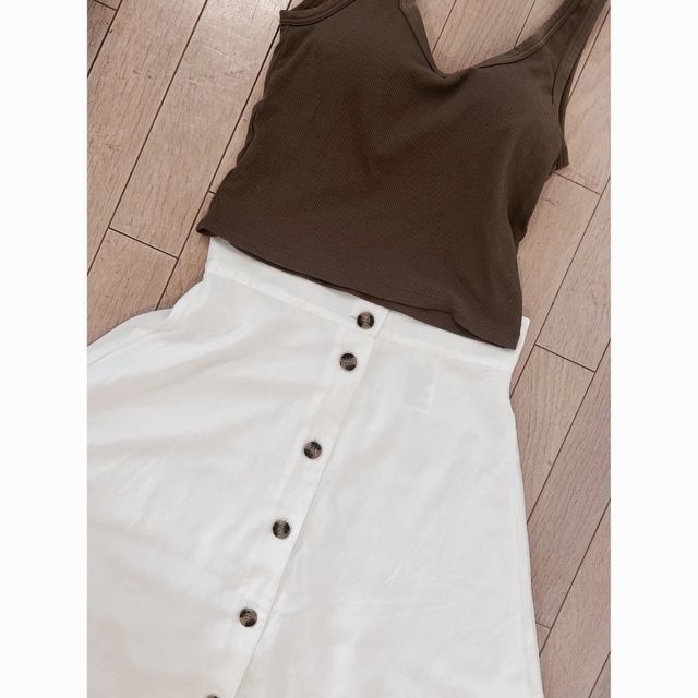 H&M(エイチアンドエム)のh&m スカート　白　ホワイト　ボタン レディースのスカート(ロングスカート)の商品写真