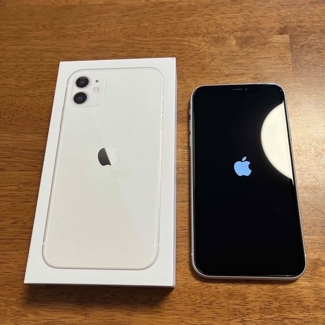 iPhone(アイフォーン)のApple iPhone11 128GB ホワイト SIMフリー MHDJ3J/ スマホ/家電/カメラのスマートフォン/携帯電話(スマートフォン本体)の商品写真