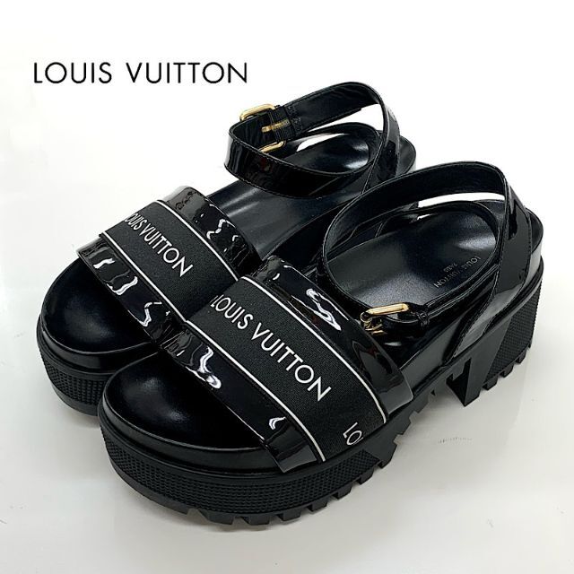 LOUIS VUITTON(ルイヴィトン)の6449 ヴィトン レザー ロゴ ストラップ サンダル ブラック レディースの靴/シューズ(サンダル)の商品写真