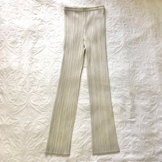 プリーツプリーズイッセイミヤケ(PLEATS PLEASE ISSEY MIYAKE)の美品 PLEATS PLEASE イッセイミヤケ パンツ ホワイト(カジュアルパンツ)