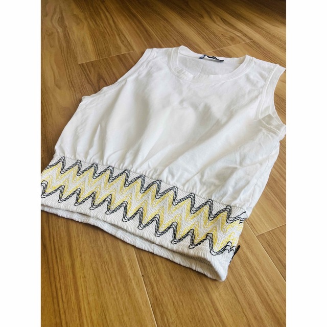 ZARA(ザラ)のZARA ノースリーブ　サイズM レディースのトップス(Tシャツ(半袖/袖なし))の商品写真