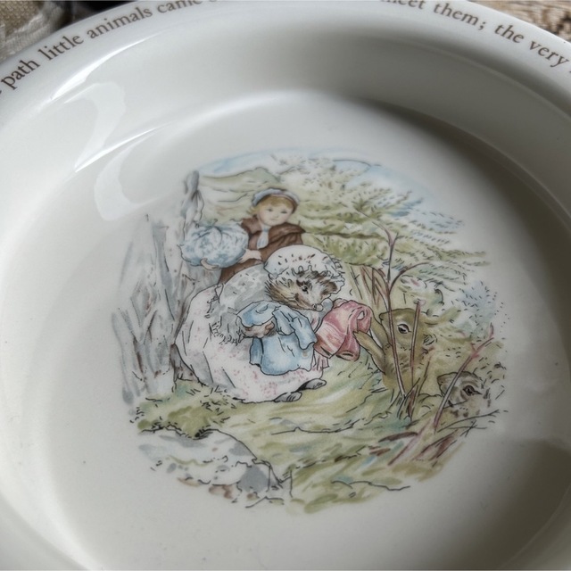 WEDGWOOD(ウェッジウッド)の希少！英国製 ウェッジウッド MRS. TIGGY WINKLE インテリア/住まい/日用品のキッチン/食器(食器)の商品写真