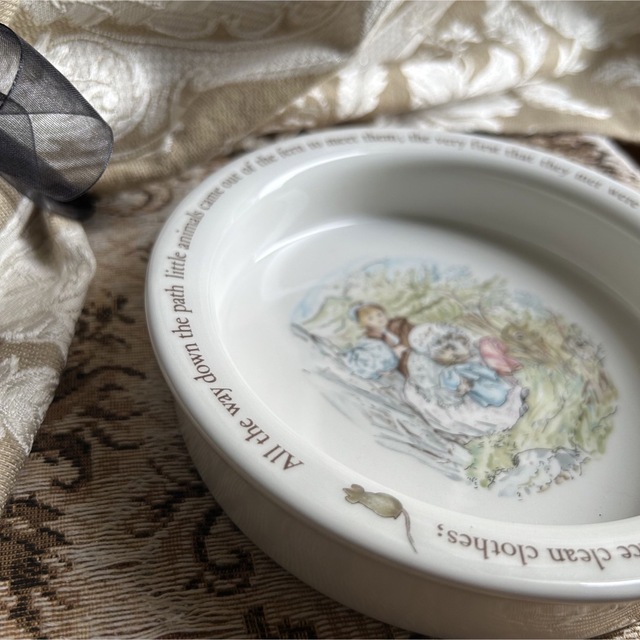 WEDGWOOD(ウェッジウッド)の希少！英国製 ウェッジウッド MRS. TIGGY WINKLE インテリア/住まい/日用品のキッチン/食器(食器)の商品写真