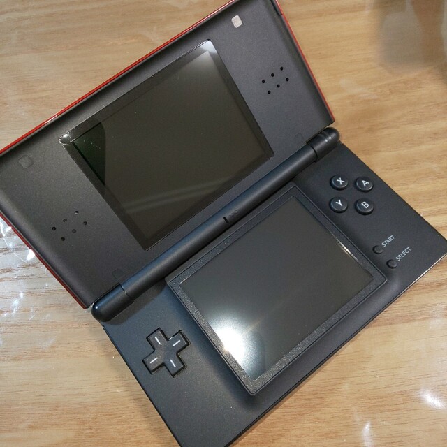 ニンテンドーDS(ニンテンドーDS)のニンテンドーDS liteクリムゾンブラック エンタメ/ホビーのゲームソフト/ゲーム機本体(携帯用ゲーム機本体)の商品写真