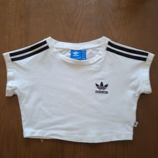 アディダス(adidas)のアディダスショート丈Tシャツ(シャツ/ブラウス(半袖/袖なし))