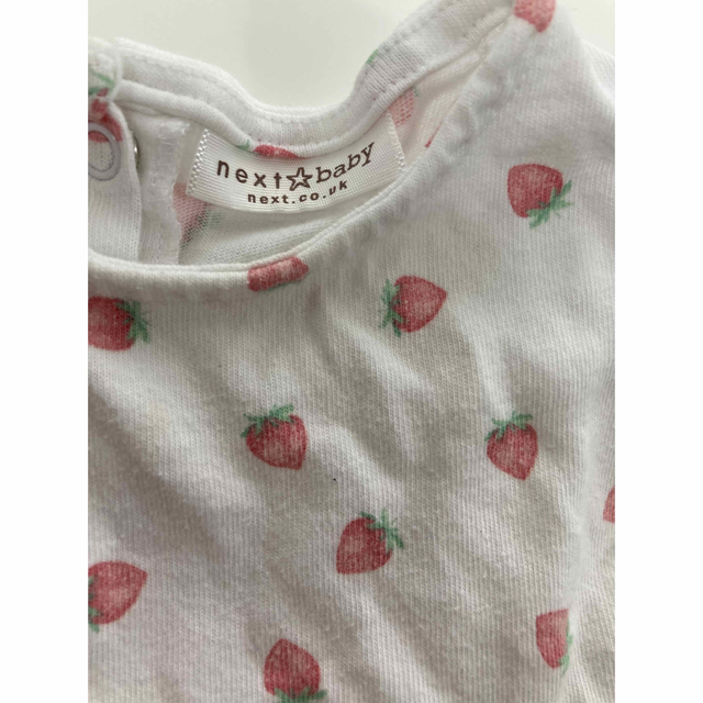 NEXT(ネクスト)のnext イチゴ柄ワンピース　6-9months キッズ/ベビー/マタニティのベビー服(~85cm)(ワンピース)の商品写真