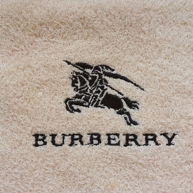 BURBERRY(バーバリー)の♪【新品未使用】BURBERRY バーバリー フェイスタオル２枚セット♪ インテリア/住まい/日用品の日用品/生活雑貨/旅行(タオル/バス用品)の商品写真