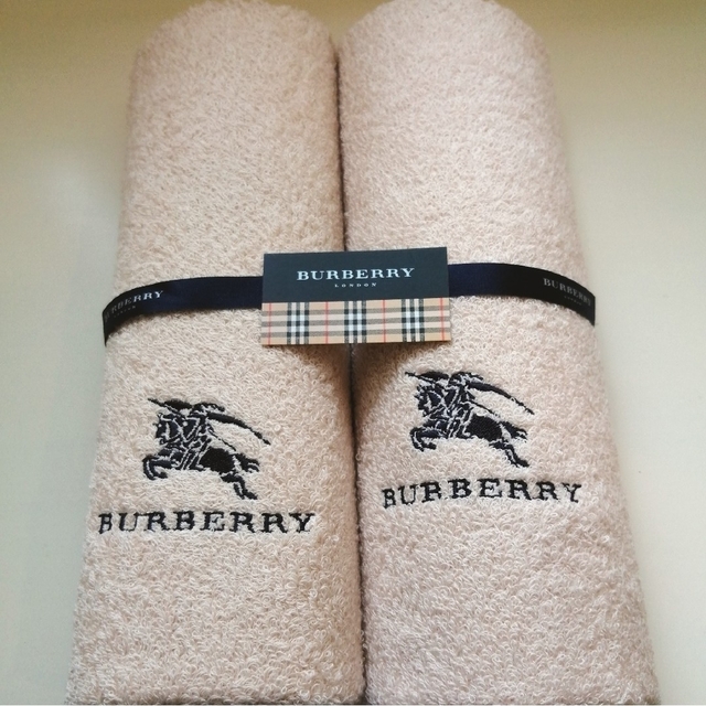 BURBERRY(バーバリー)の♪【新品未使用】BURBERRY バーバリー フェイスタオル２枚セット♪ インテリア/住まい/日用品の日用品/生活雑貨/旅行(タオル/バス用品)の商品写真