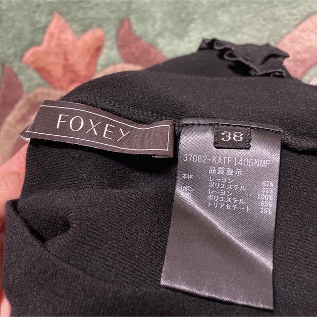 FOXEY(フォクシー)の超美品！袖フリル⭐︎foxey 黒トップス⭐︎サイズ38 レディースのトップス(カットソー(半袖/袖なし))の商品写真