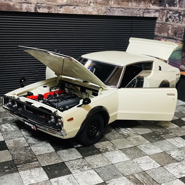 日産(ニッサン)の1/18 AUTOart 日産 スカイライン 2000 ケンメリ GT-R エンタメ/ホビーのおもちゃ/ぬいぐるみ(ミニカー)の商品写真