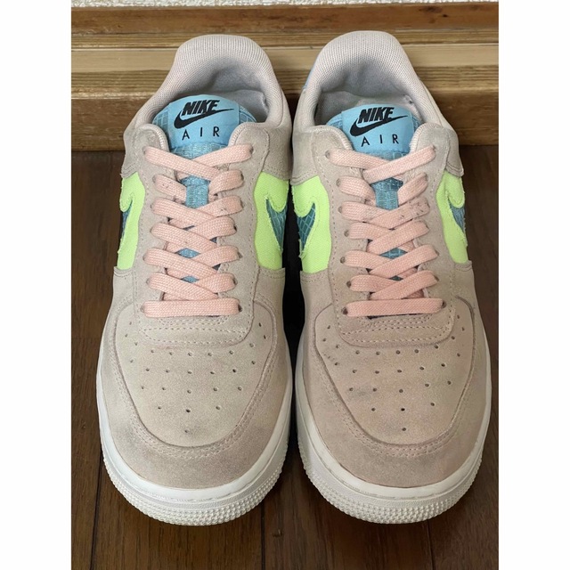 NIKE(ナイキ)のNIKE AIR FORCE 1 ’07 SE 23.0cm レディースの靴/シューズ(スニーカー)の商品写真