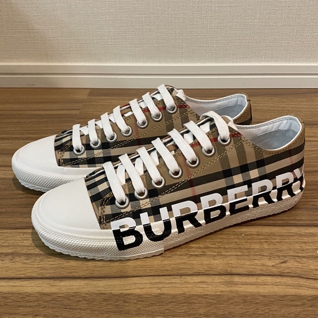 BURBERRY(バーバリー)の【新品未使用】Burberry バーバリー  チェック柄 スニーカー レディースの靴/シューズ(スニーカー)の商品写真