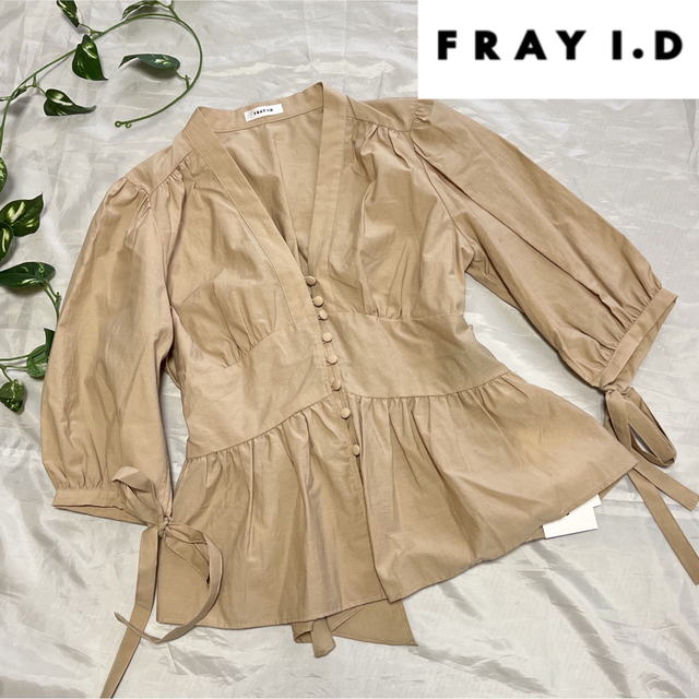 FRAY I.D(フレイアイディー)の【タグ付き】⭐️FRAY I.D⭐️フレイアイディー長袖 Vネックリボンブラウス レディースのトップス(シャツ/ブラウス(半袖/袖なし))の商品写真