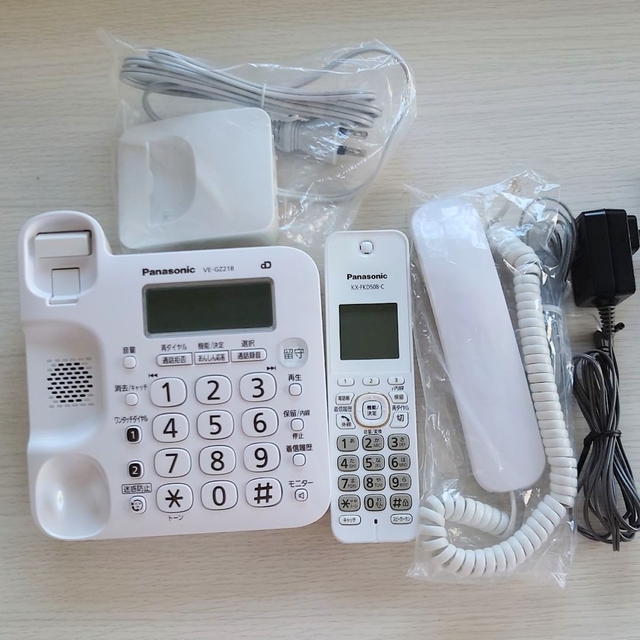 Panasonic ナンバー・ディスプレイ対応 コードレス電話機 新品未使用品の通販 by HanageNeko's shop｜ラクマ
