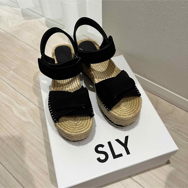 SLY(スライ)の完売　新品同様　大人気完売　SLY スライ　プラットフォーム　ウェッジ　サンダル レディースの靴/シューズ(サンダル)の商品写真