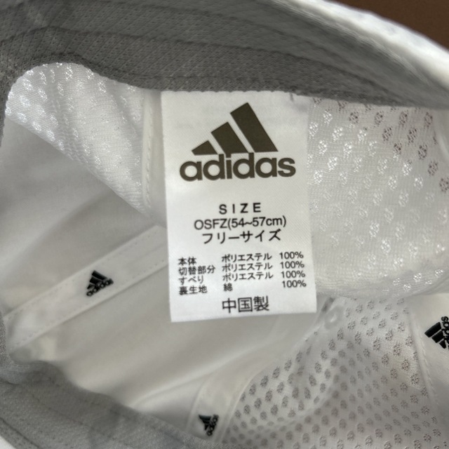 adidas(アディダス)のadidasキャップ　キッズ用　54〜57センチ　美品‼︎ キッズ/ベビー/マタニティのこども用ファッション小物(帽子)の商品写真