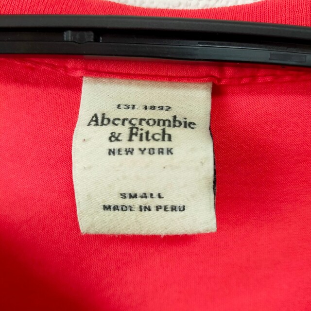 Abercrombie&Fitch(アバクロンビーアンドフィッチ)のアバクロ　レディース　Tシャツ　カットソー レディースのトップス(Tシャツ(半袖/袖なし))の商品写真