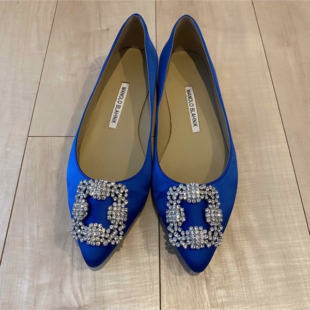 Manolo Blahnik マノロ　サテン　フラット　ハンギシ　38