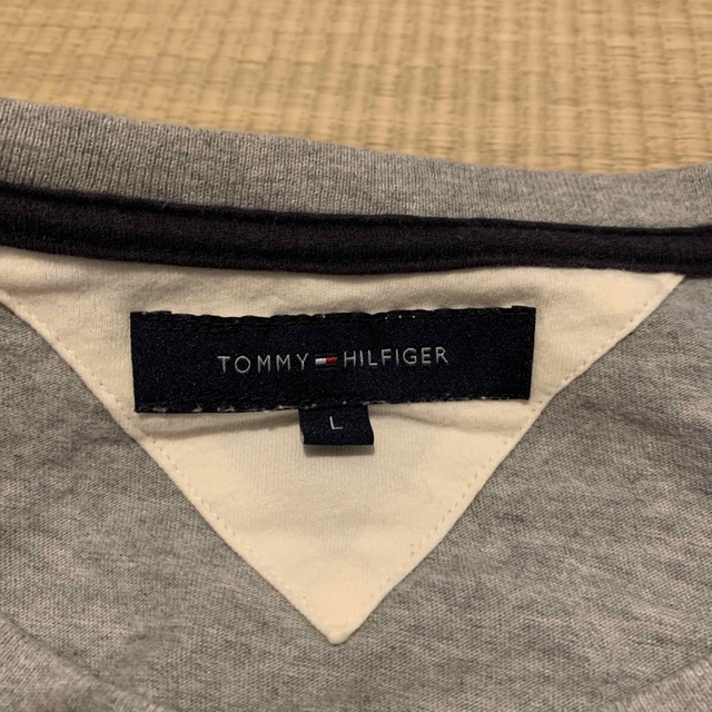 TOMMY HILFIGER(トミーヒルフィガー)のトミーヒルフィガー　メンズ　Lサイズ　ロングTシャツ　グレー メンズのトップス(Tシャツ/カットソー(七分/長袖))の商品写真