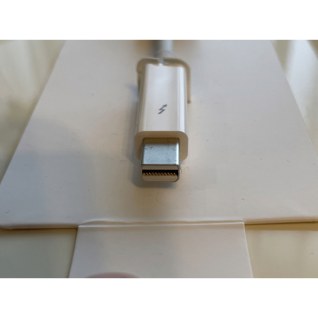 Apple(アップル)のThunderbolt to Gigabit Ethernet Adapter スマホ/家電/カメラのPC/タブレット(PC周辺機器)の商品写真