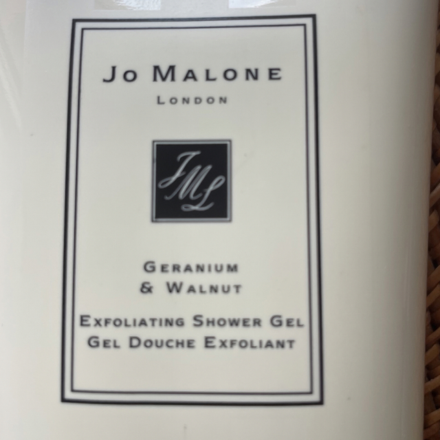 Jo Malone(ジョーマローン)の ゼラニウム ＆ ナッツ エクスフォリエイティング シャワー ジェル コスメ/美容のボディケア(ボディソープ/石鹸)の商品写真