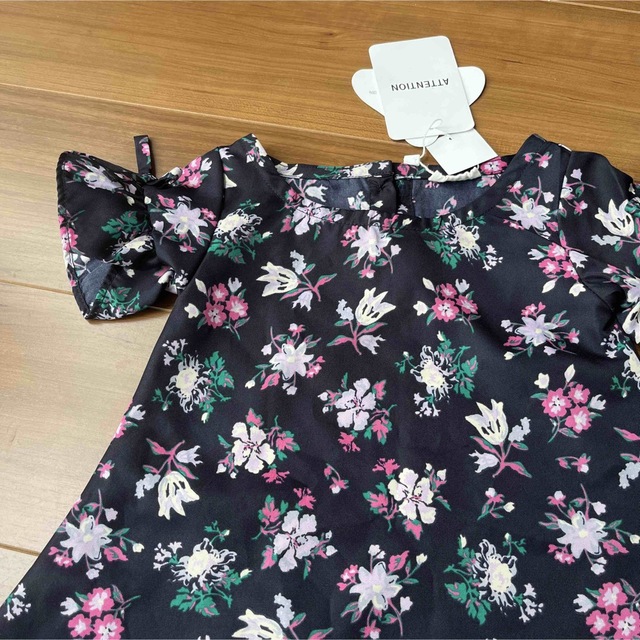 【新品】タグ付　花柄ワンピース　90 キッズ/ベビー/マタニティのキッズ服女の子用(90cm~)(ワンピース)の商品写真