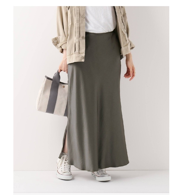 IENA(イエナ)のIENA サテンスリットスカート レディースのスカート(ロングスカート)の商品写真