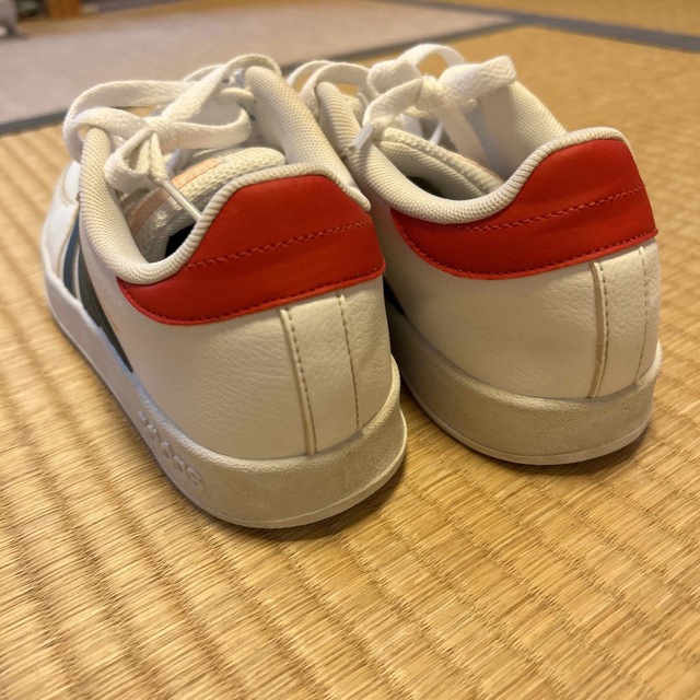 adidas(アディダス)のadidas 中古スニーカー23.5cm レディースの靴/シューズ(スニーカー)の商品写真