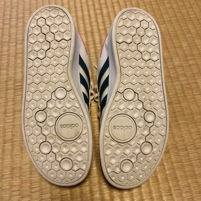 adidas(アディダス)のadidas 中古スニーカー23.5cm レディースの靴/シューズ(スニーカー)の商品写真