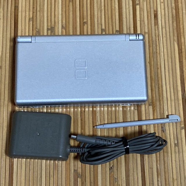 Nintendo DS light 充電器付き