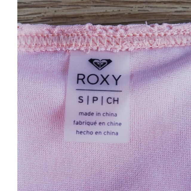 ROXY タンクトップ　カップ付き　新品 レディースのトップス(カットソー(半袖/袖なし))の商品写真