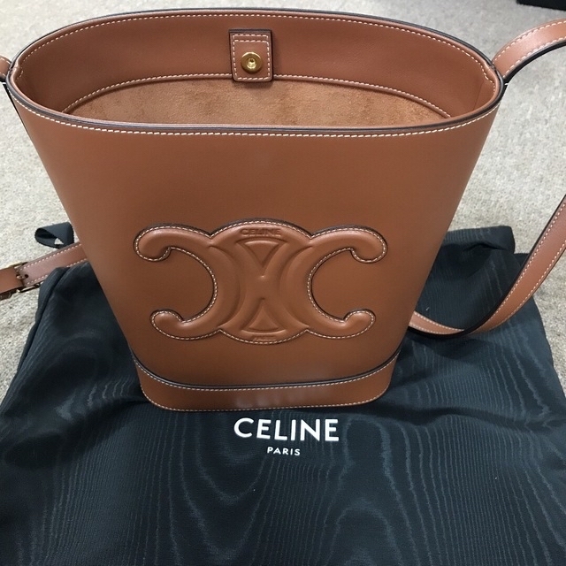 最安値級価格 スモール セリーヌ - celine バケット スムースカーフ