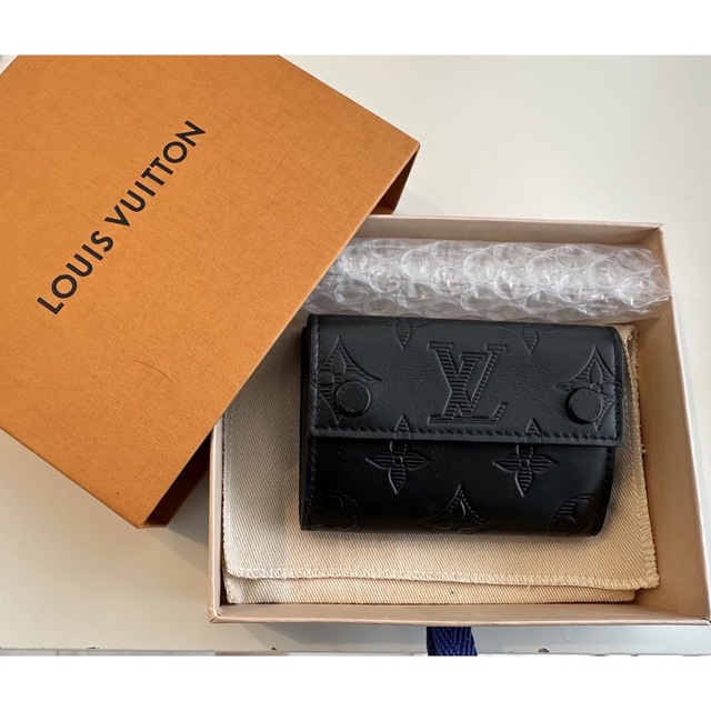 LOUIS VUITTON ディスカバリー・コンパクト ウォレットレザー皮革の種類