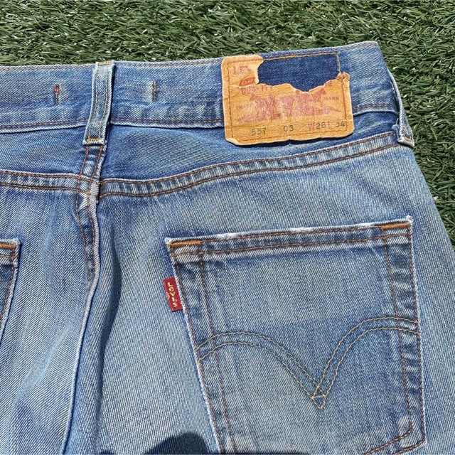 Levi's(リーバイス)のリーバイス 557 W28 L34 ブルーデニムジーンズスクエアカットストレート メンズのパンツ(デニム/ジーンズ)の商品写真