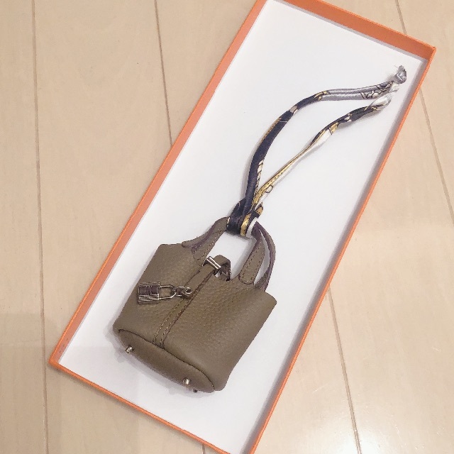 ベージュ Mini bag charm ミニバッグチャーム カデナ 付き レディースのアクセサリー(チャーム)の商品写真