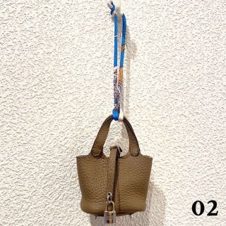 ベージュ Mini bag charm ミニバッグチャーム カデナ 付き(チャーム)