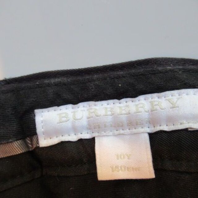 BURBERRY(バーバリー)のバーバリー　長ズボン　黒　パンツ　１３０　１４０　コットン100 キッズ/ベビー/マタニティのキッズ服男の子用(90cm~)(パンツ/スパッツ)の商品写真