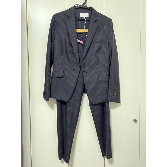 UNTITLED(アンタイトル)のUNTITLED 日本製 ウール 秋もの パンツスーツ M 紺 ピンストライプ レディースのフォーマル/ドレス(スーツ)の商品写真