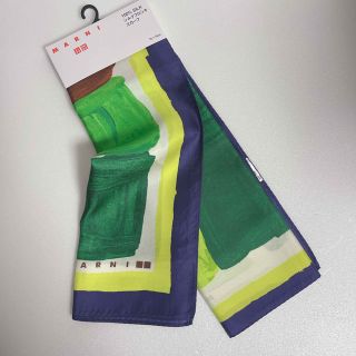 ユニクロ(UNIQLO)のUNIQLO×MARNI シルクスカーフ  Green 新品未使用(バンダナ/スカーフ)