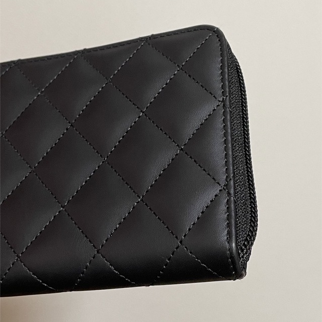 CHANEL(シャネル)のCHANEL シャネル カンボンライン マトラッセ 黒 ブラック ラウンドジップ レディースのファッション小物(財布)の商品写真