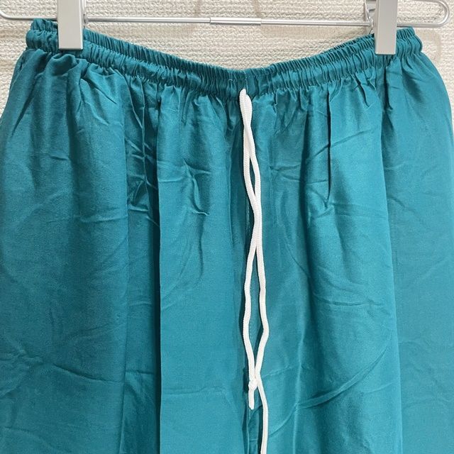 【新品・B級品】レーヨンタイパンツ　無地　ブルーグリーン系　 メンズのパンツ(サルエルパンツ)の商品写真