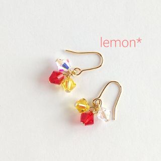 スワロフスキー 三粒 ピアス (イエロー×レッド系 No.226)(ピアス)